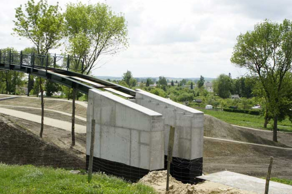 Kładka na Bastionie I z barierkami