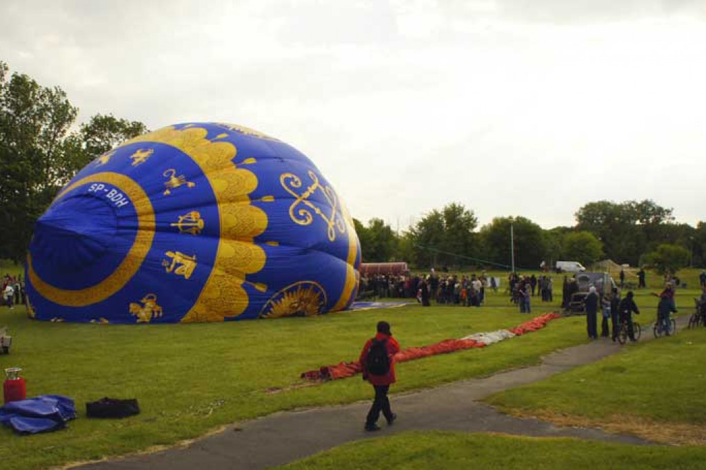 Balony uziemione, wojowie szturmują