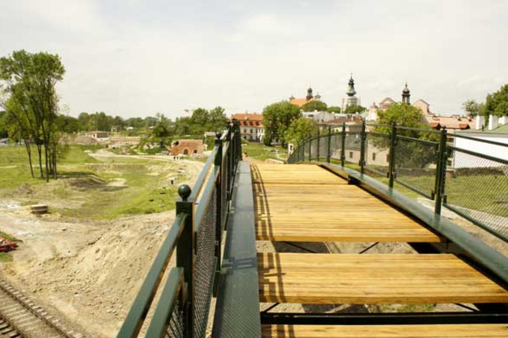 Bastion I. Ciąg dalszy budowy kładek