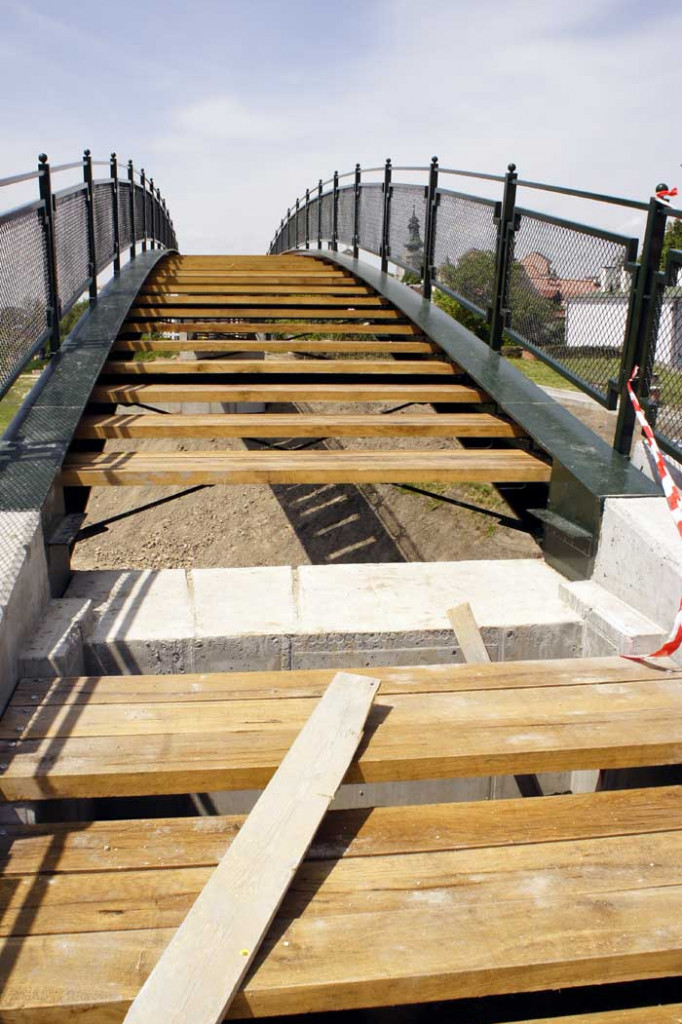 Bastion I. Ciąg dalszy budowy kładek
