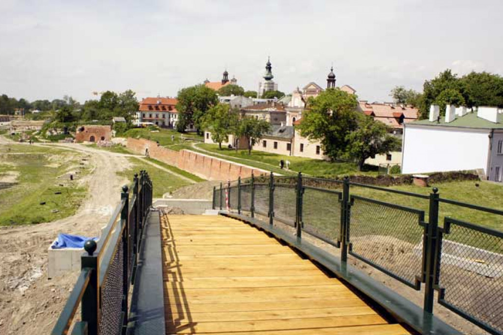 Bastion I. Ciąg dalszy budowy kładek