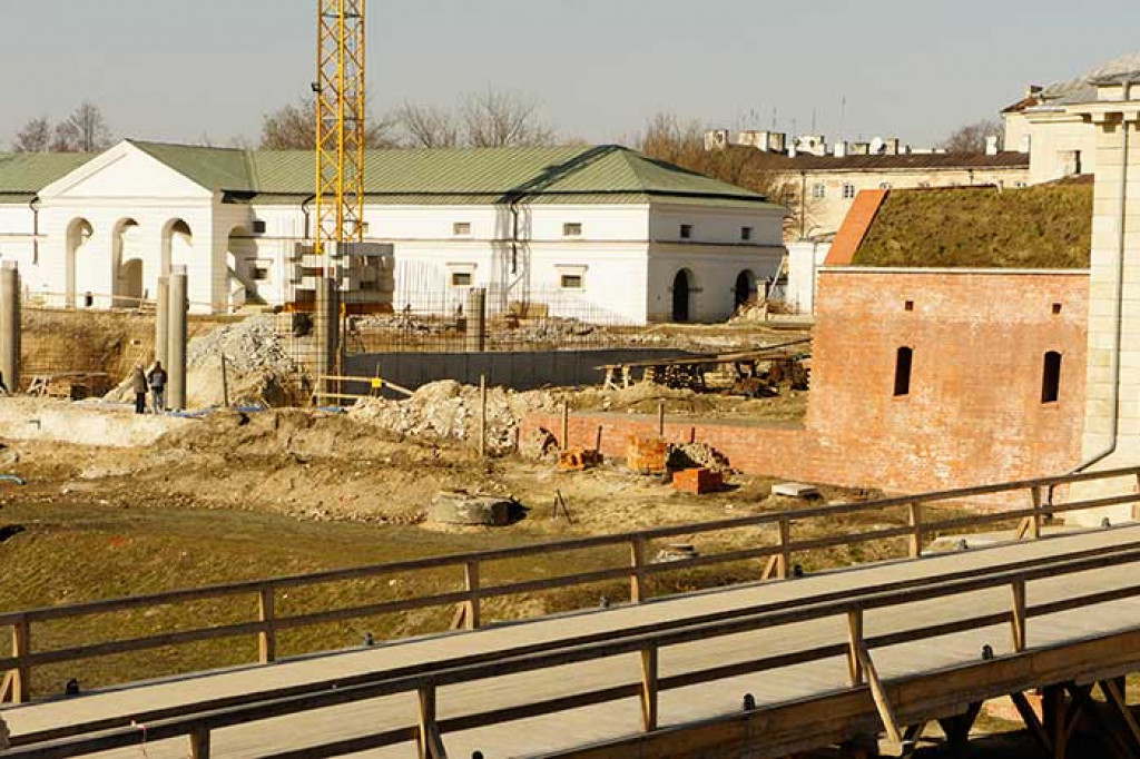 Kolumny przed Arsenałem - zdjęcia