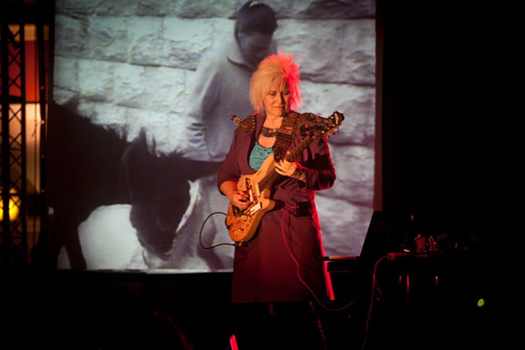 Jennifer Batten i sztuka uliczna - zdjęcia