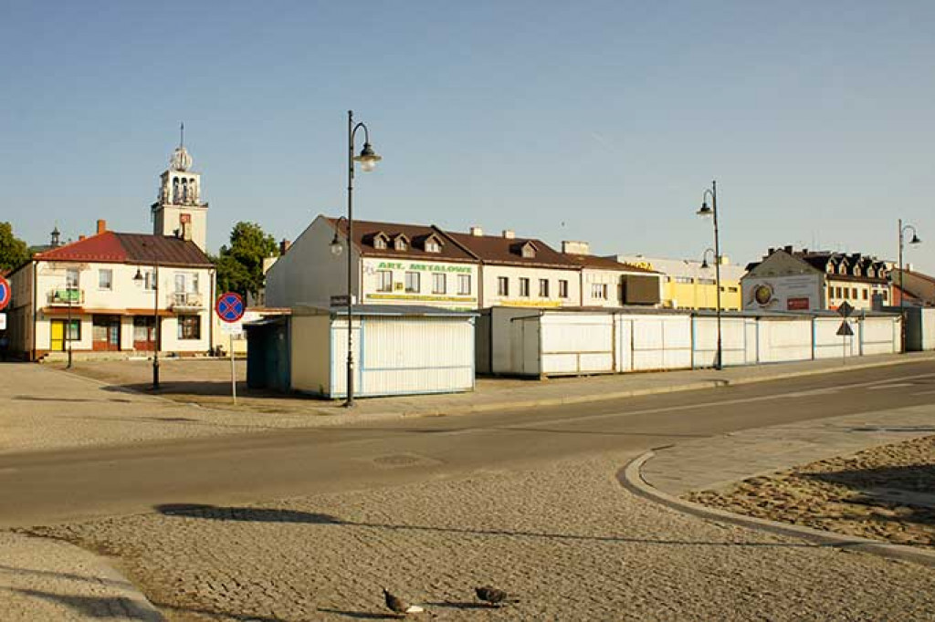 Porządkowanie Rynku Nowego Miasta - zdjęcia