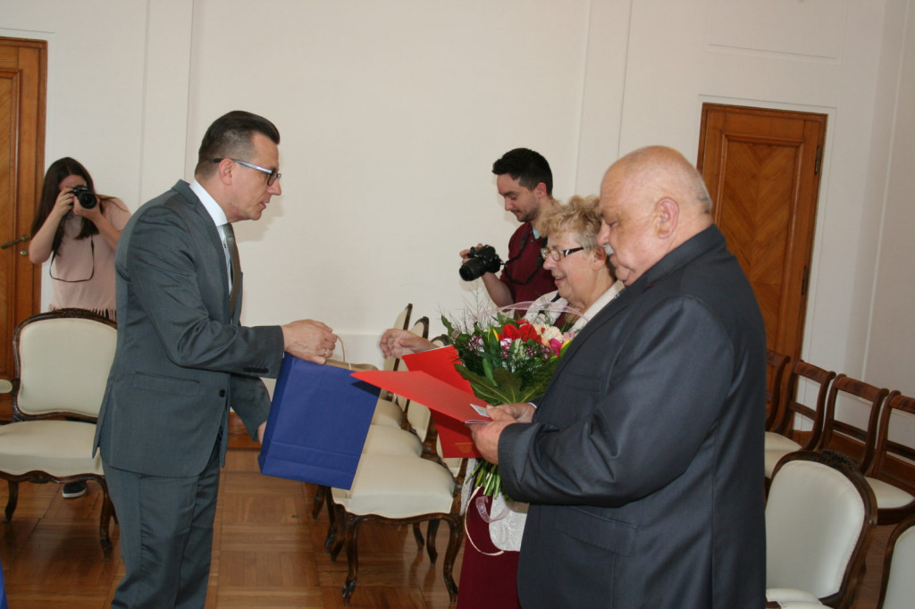 Karta Dużej Rodziny dla tysięcznej rodziny z Zamościa [FOTO]