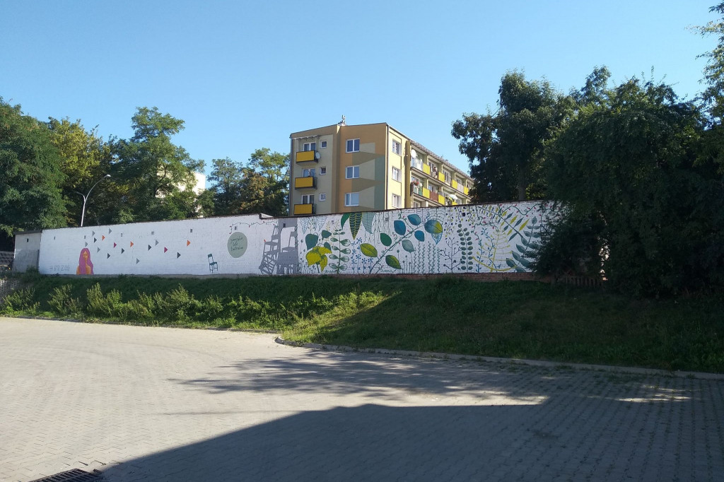 Teatralny mural w Zamościu
