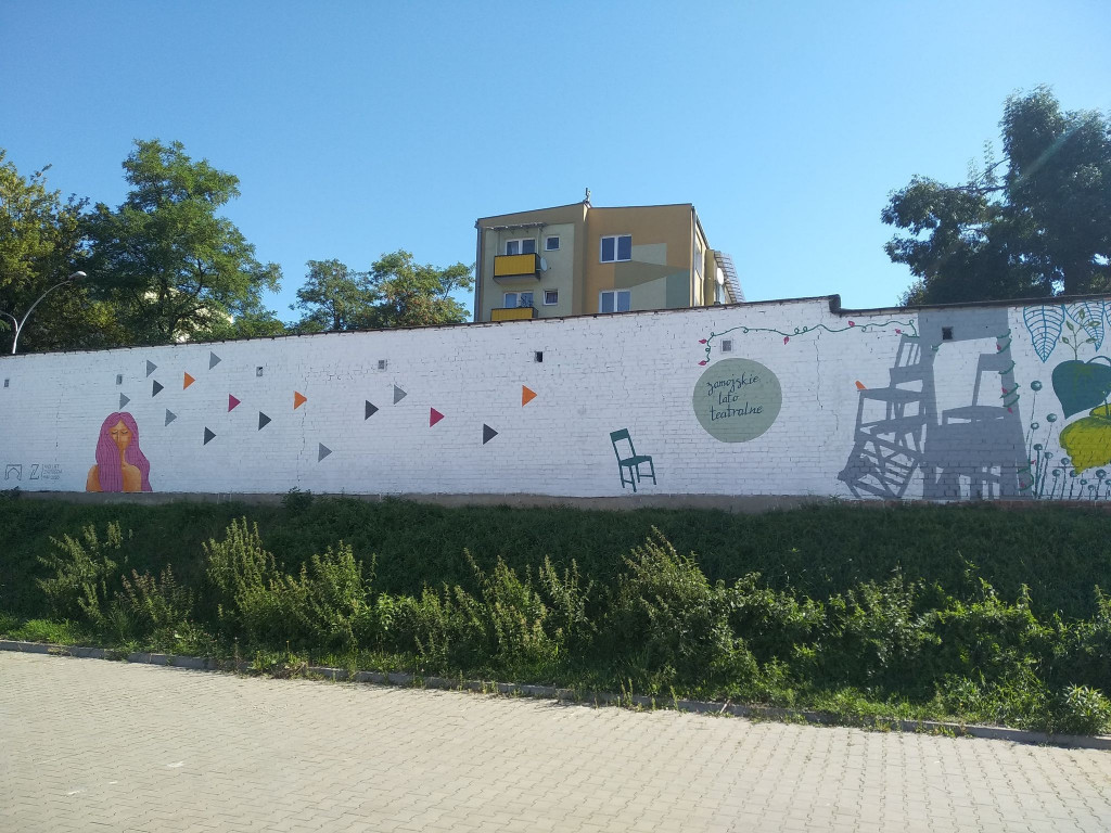 Teatralny mural w Zamościu