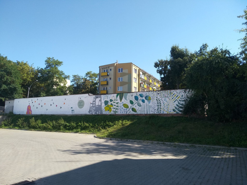Teatralny mural w Zamościu