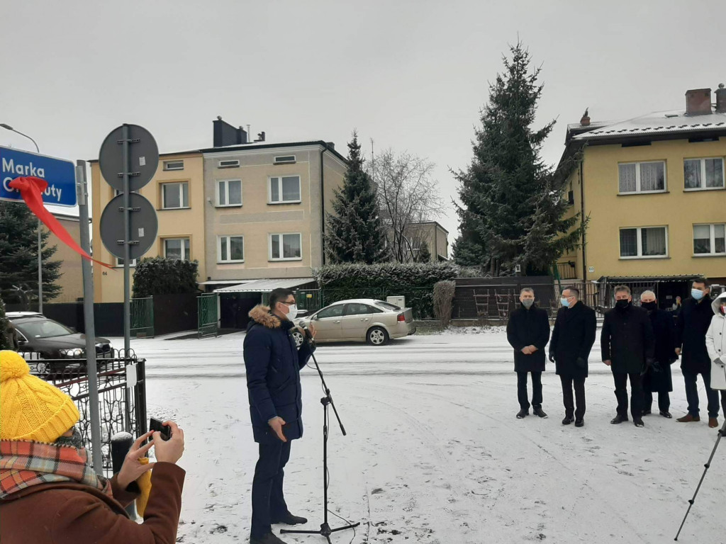 Odsłonięcie tablicy z nazwą 