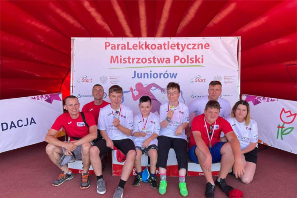 Wysyp medali dla Akson Krok za krokiem
