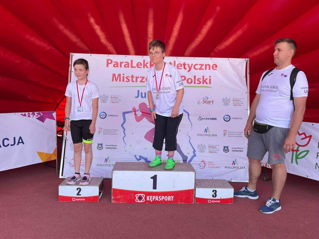 Wysyp medali dla Akson Krok za krokiem