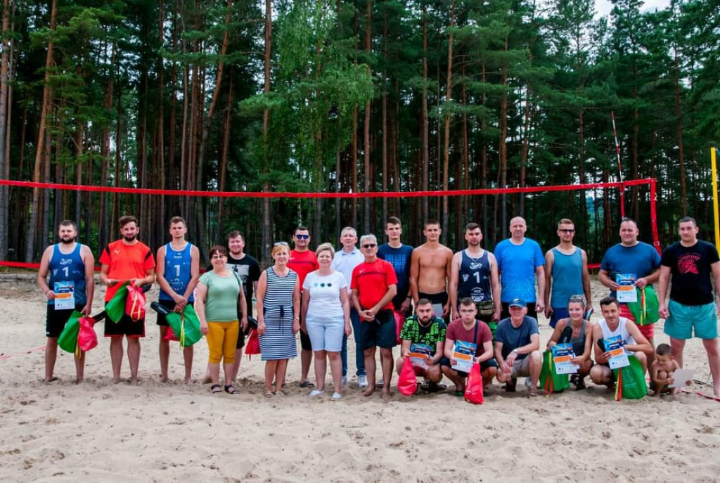 Strażacy na podium w turnieju piłki plażowej