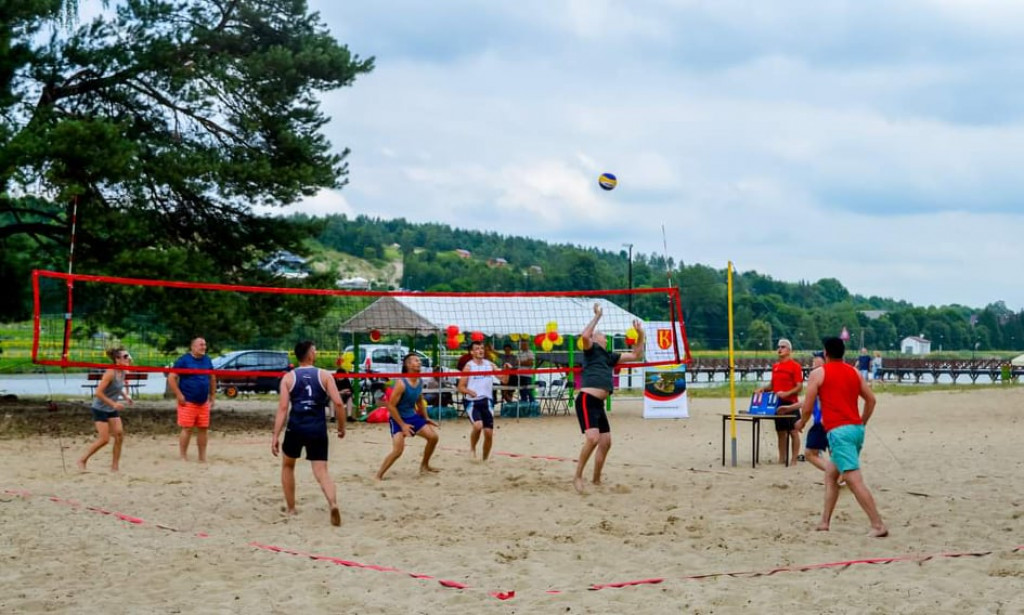 Strażacy na podium w turnieju piłki plażowej
