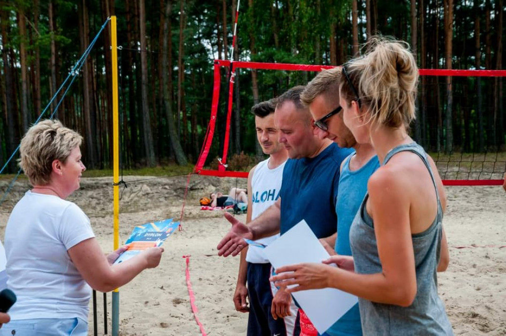 Strażacy na podium w turnieju piłki plażowej