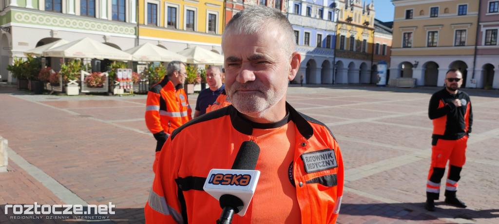 Oddanie do użytku czterech nowych ambulansów i wręczenie odznak honorowych 