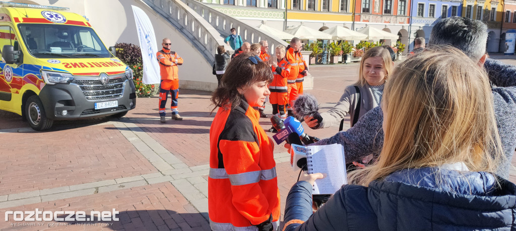 Oddanie do użytku czterech nowych ambulansów i wręczenie odznak honorowych 