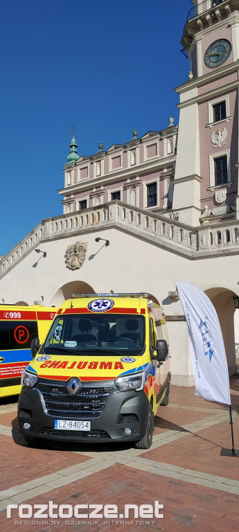 Oddanie do użytku czterech nowych ambulansów i wręczenie odznak honorowych 