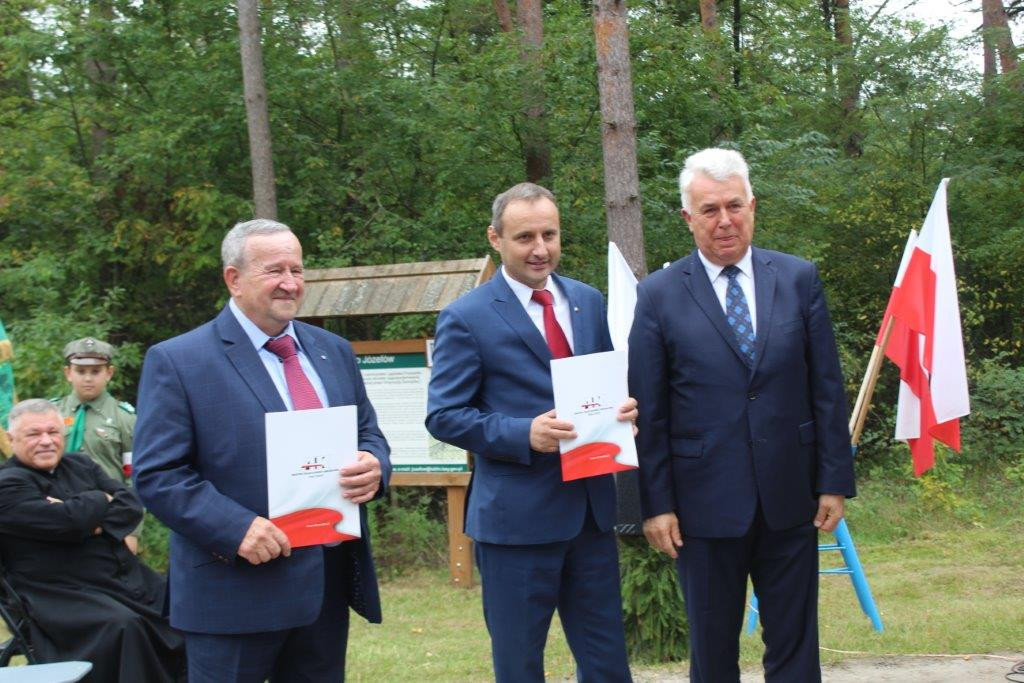 Odsłonięto pomnik - Upamiętnienia Żołnierzy Armii Krajowej, Delegatury Sił Zbrojnych oraz Zrzeszenia 
