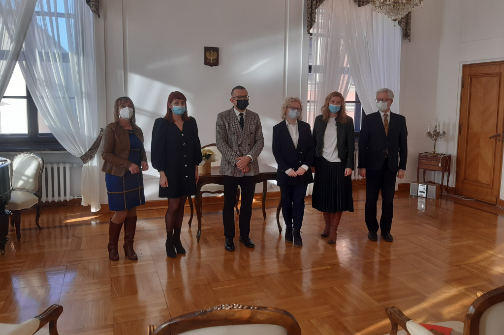 Prezydent wręczył akty nadania stopnia nauczyciela mianowanego