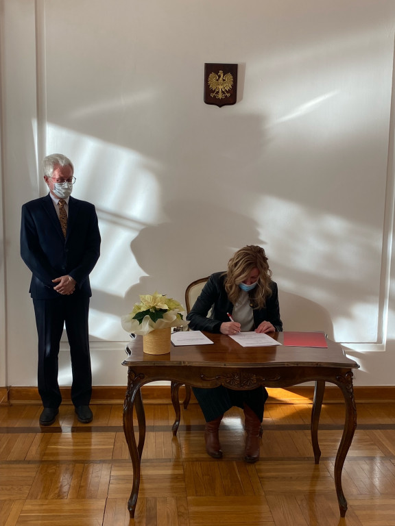 Prezydent wręczył akty nadania stopnia nauczyciela mianowanego