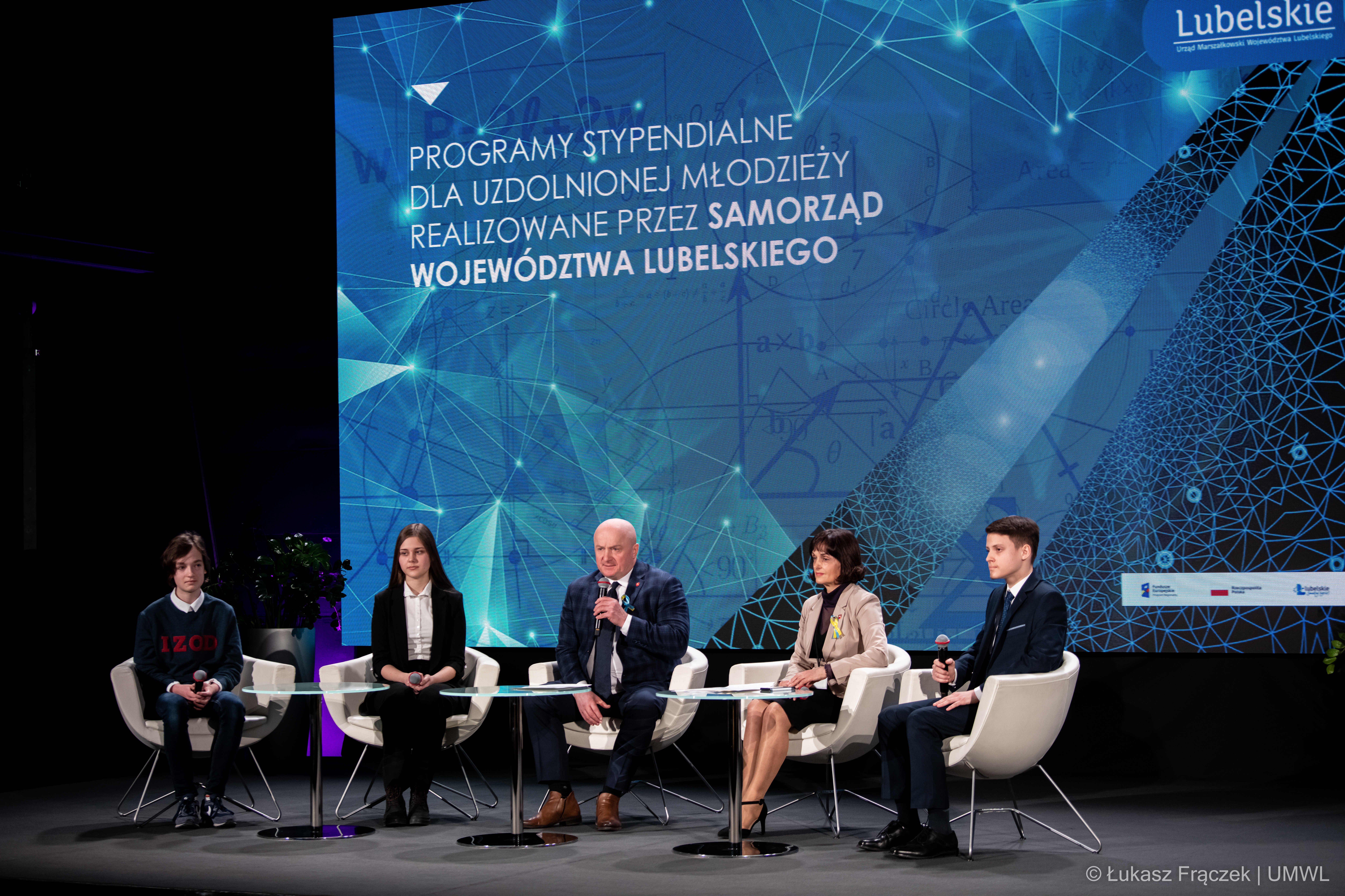 Programy stypendialne dla uzdolnionej młodzieży realizowane przez Samorząd WL