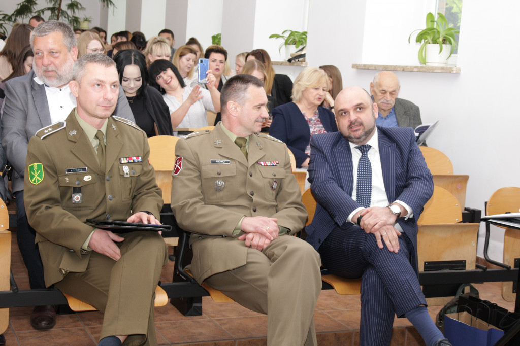 Nowe technologie w administracji i wojsku