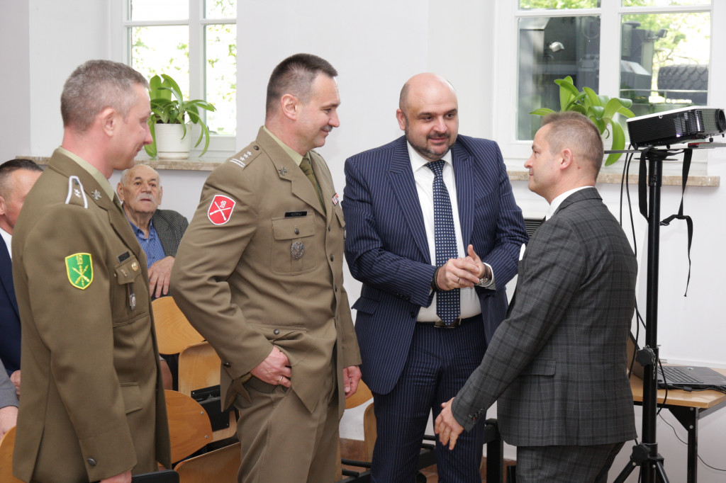 Nowe technologie w administracji i wojsku