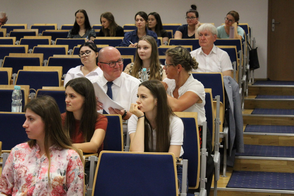 Cyberprzemoc, uzależnienie od mediów społecznościowych - Aktualia Pedagogiki 2022