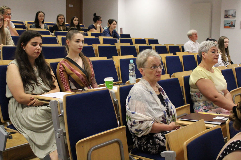 Cyberprzemoc, uzależnienie od mediów społecznościowych - Aktualia Pedagogiki 2022