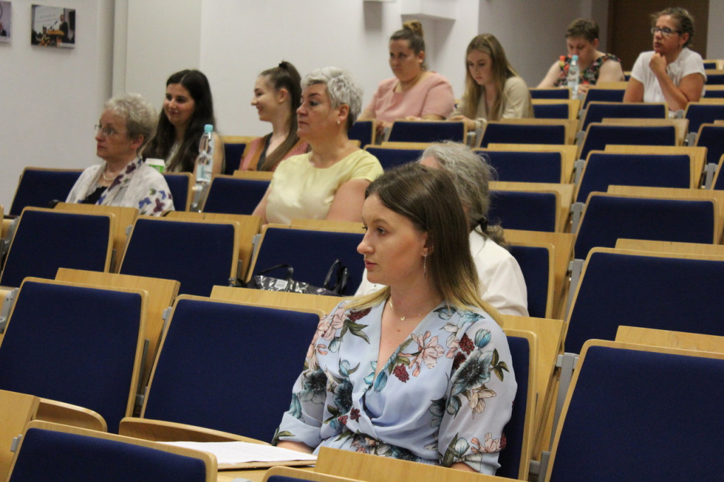 Cyberprzemoc, uzależnienie od mediów społecznościowych - Aktualia Pedagogiki 2022