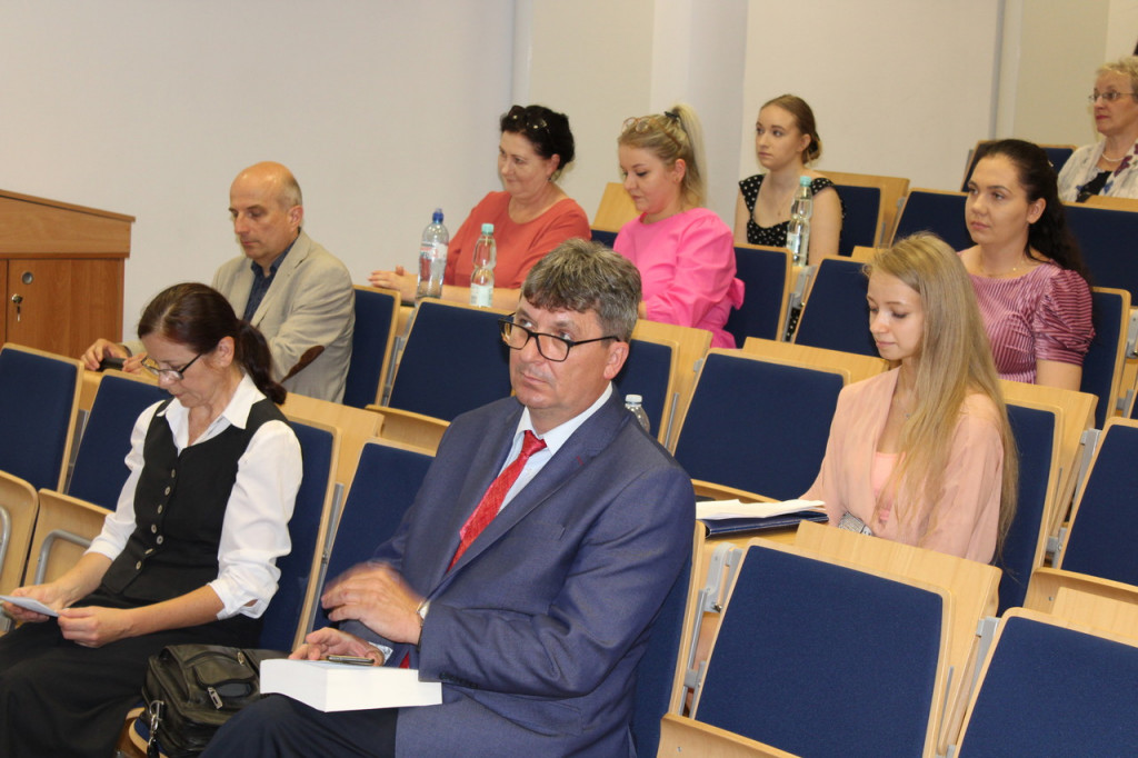Cyberprzemoc, uzależnienie od mediów społecznościowych - Aktualia Pedagogiki 2022