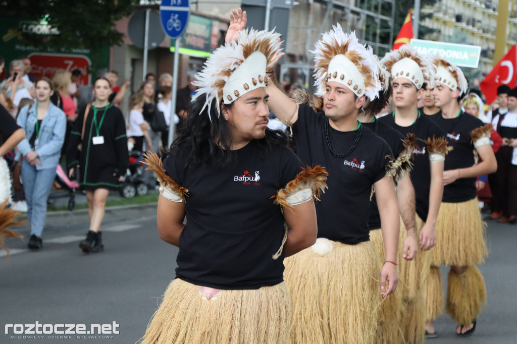 Korowód zespołów i koncert inauguracyjny EUROFOLK - Zamość 2022 [cz. 1]
