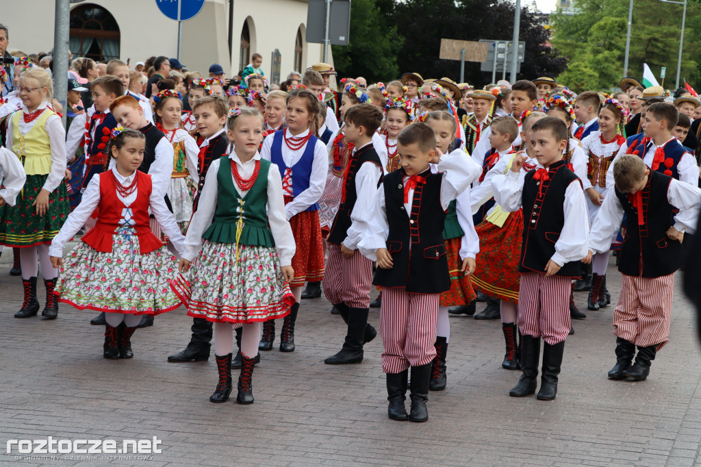 Korowód zespołów i koncert inauguracyjny EUROFOLK - Zamość 2022 [cz. 1]
