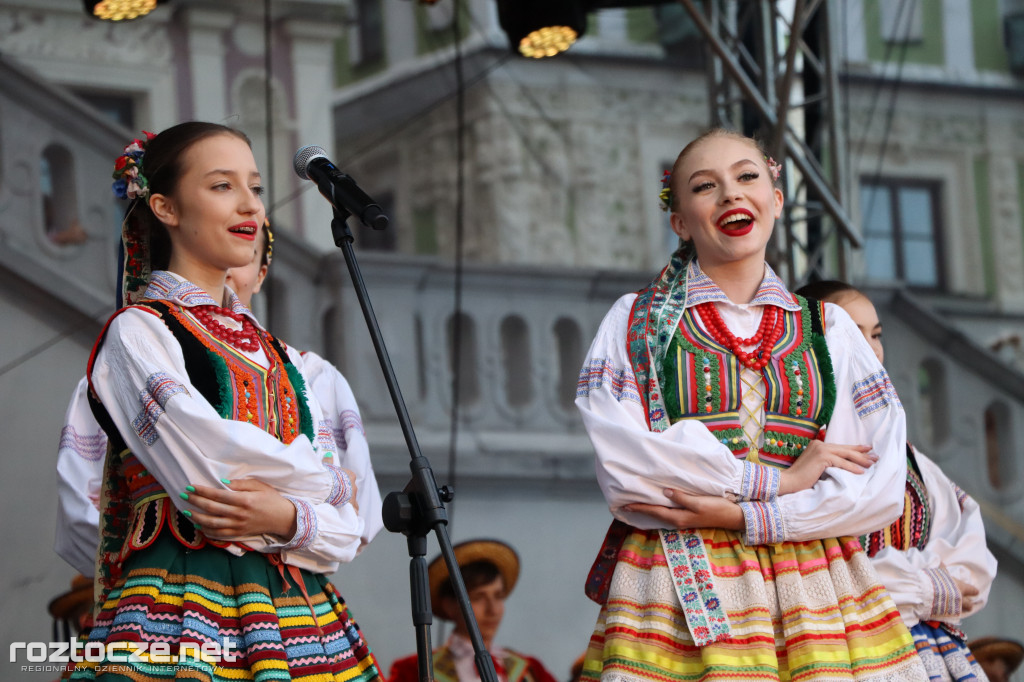 Korowód zespołów i koncert inauguracyjny EUROFOLK - Zamość 2022 [cz. 1]