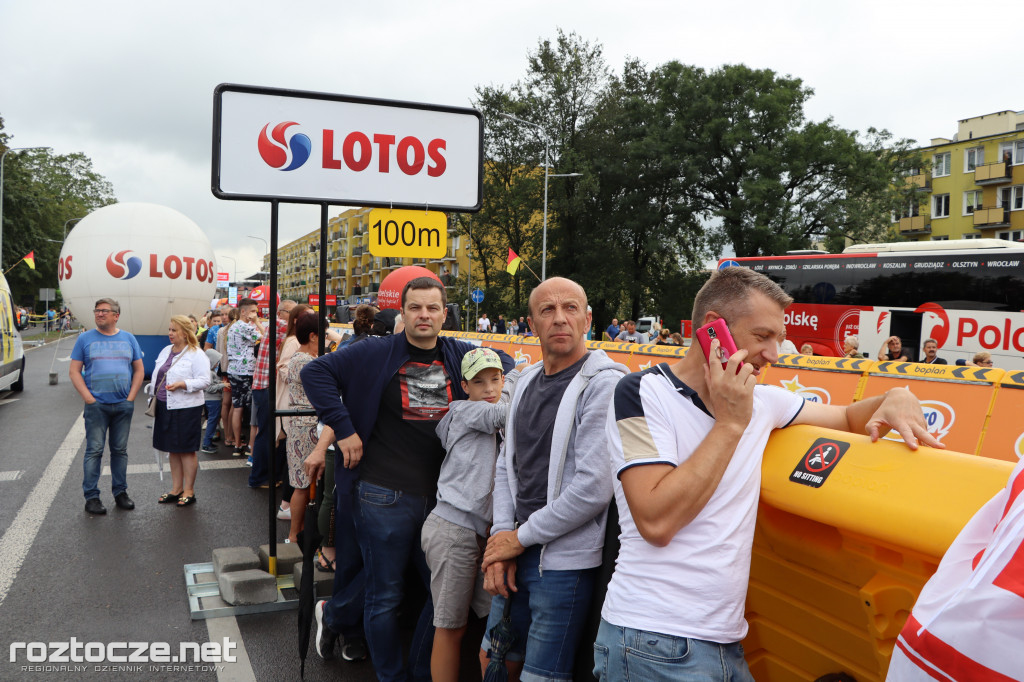 Finisz II etapu wyścigu kolarskiego Tour de Pologne w Zamościu