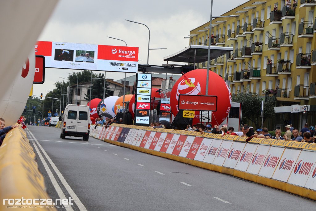 Finisz II etapu wyścigu kolarskiego Tour de Pologne w Zamościu