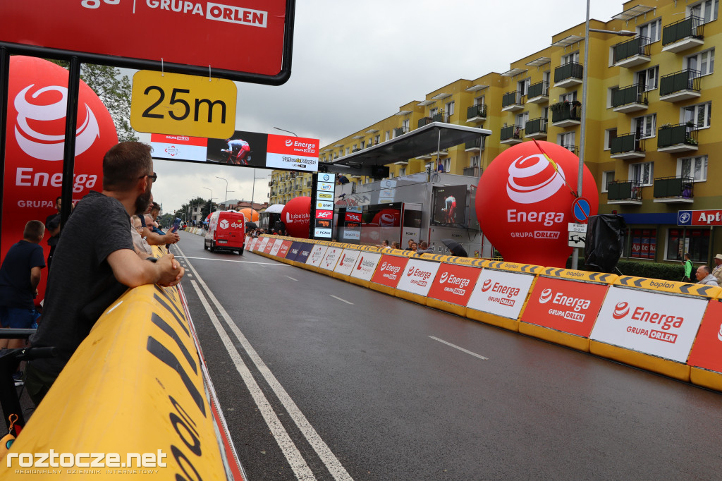 Finisz II etapu wyścigu kolarskiego Tour de Pologne w Zamościu