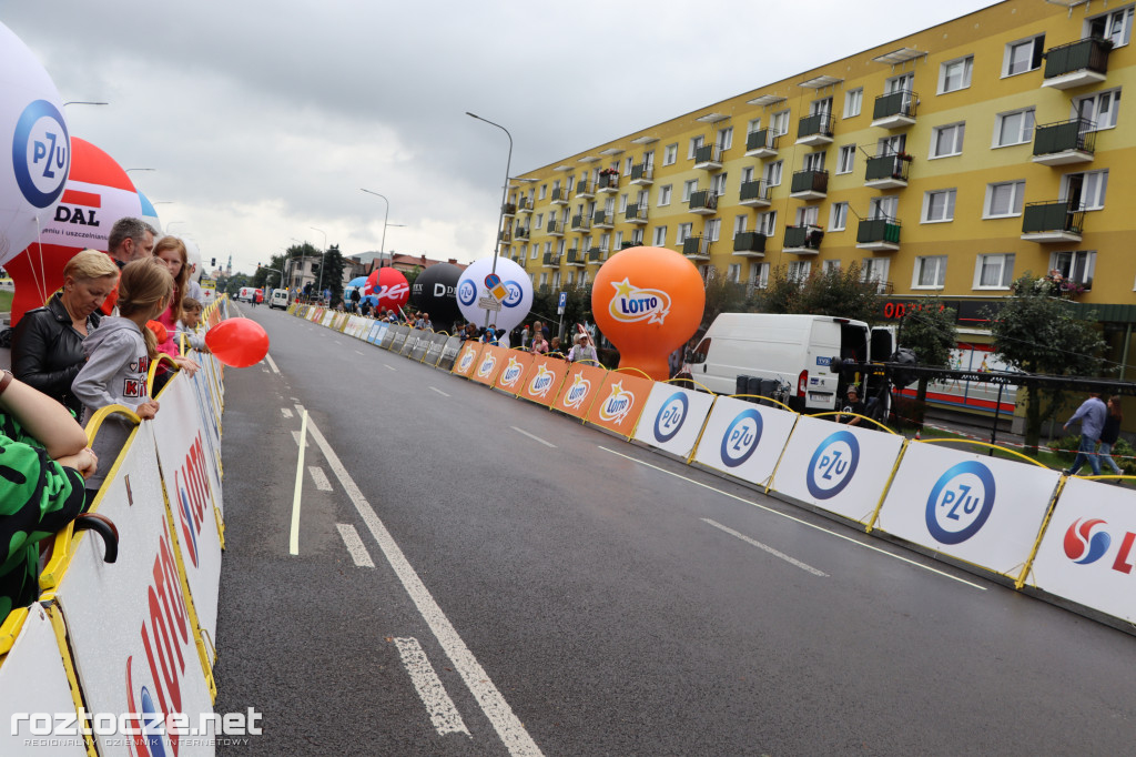 Finisz II etapu wyścigu kolarskiego Tour de Pologne w Zamościu
