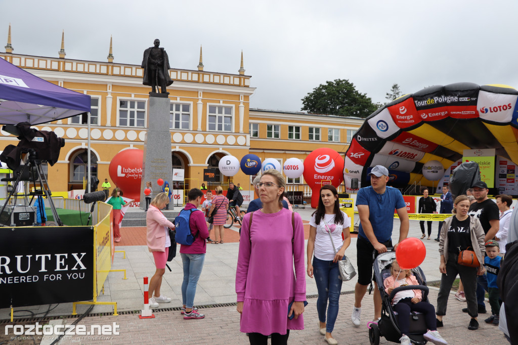 Finisz II etapu wyścigu kolarskiego Tour de Pologne w Zamościu
