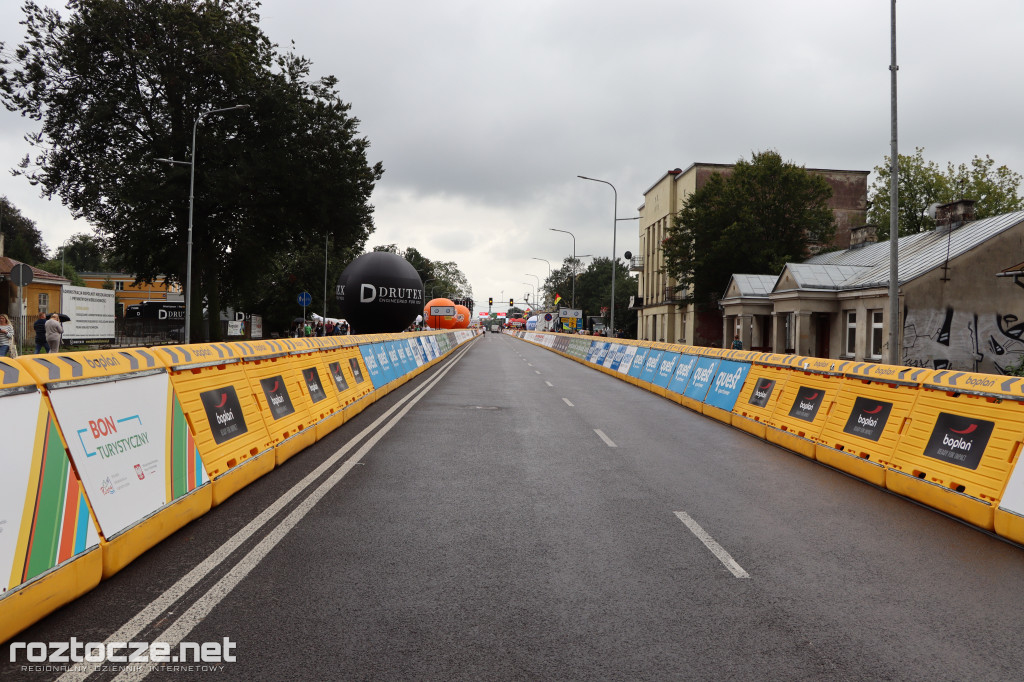 Finisz II etapu wyścigu kolarskiego Tour de Pologne w Zamościu