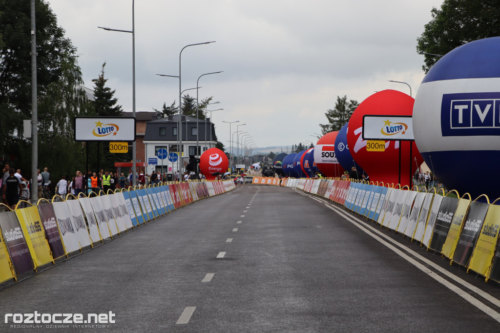 Finisz II etapu wyścigu kolarskiego Tour de Pologne w Zamościu
