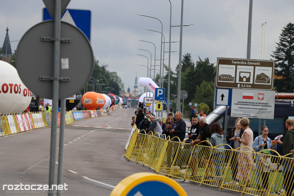 Finisz II etapu wyścigu kolarskiego Tour de Pologne w Zamościu