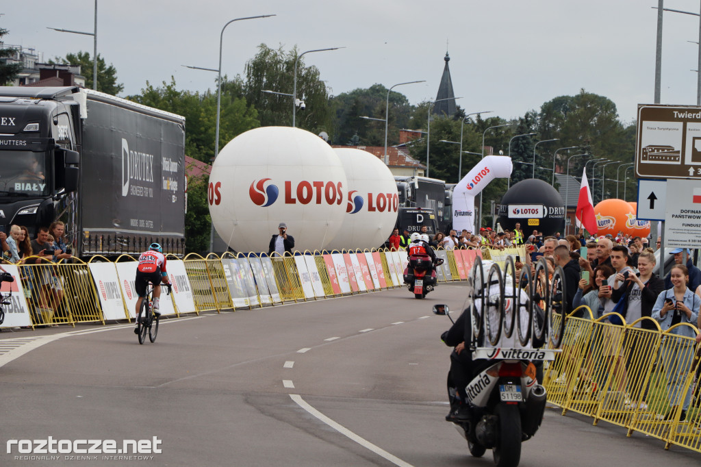 Finisz II etapu wyścigu kolarskiego Tour de Pologne w Zamościu