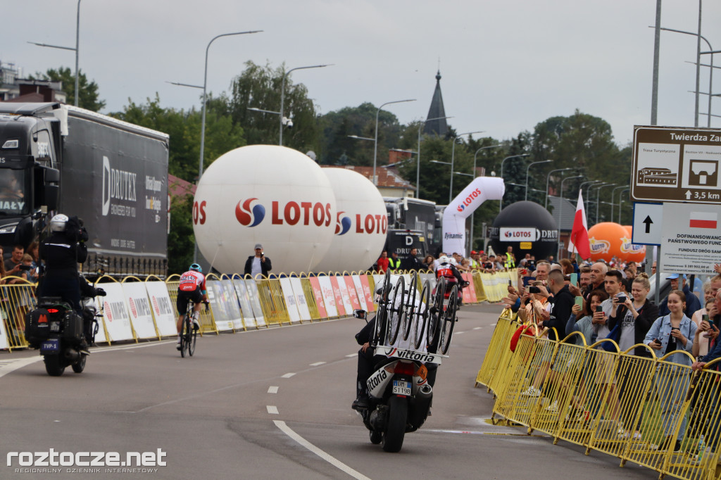 Finisz II etapu wyścigu kolarskiego Tour de Pologne w Zamościu