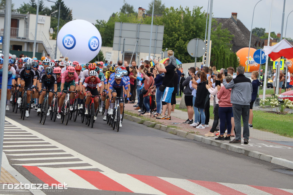 Finisz II etapu wyścigu kolarskiego Tour de Pologne w Zamościu