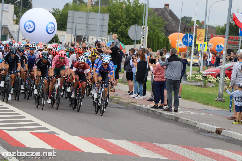 Finisz II etapu wyścigu kolarskiego Tour de Pologne w Zamościu