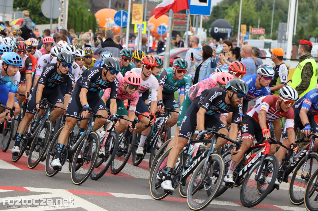 Finisz II etapu wyścigu kolarskiego Tour de Pologne w Zamościu