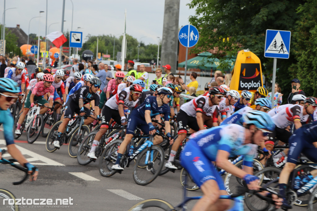 Finisz II etapu wyścigu kolarskiego Tour de Pologne w Zamościu