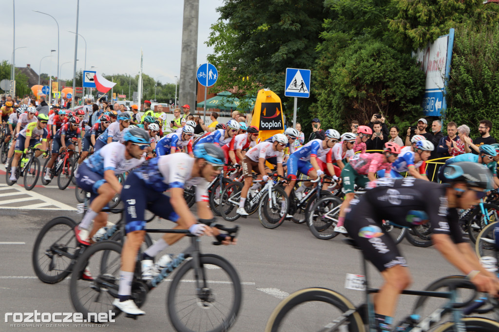 Finisz II etapu wyścigu kolarskiego Tour de Pologne w Zamościu