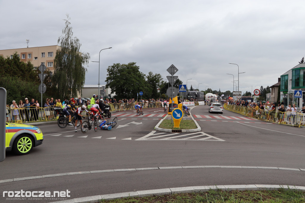 Finisz II etapu wyścigu kolarskiego Tour de Pologne w Zamościu